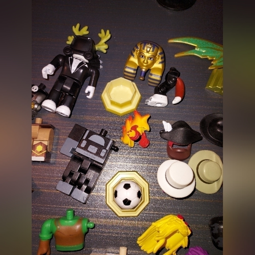 Roblox and Playmobil accessories lot - Picture 6 of 7